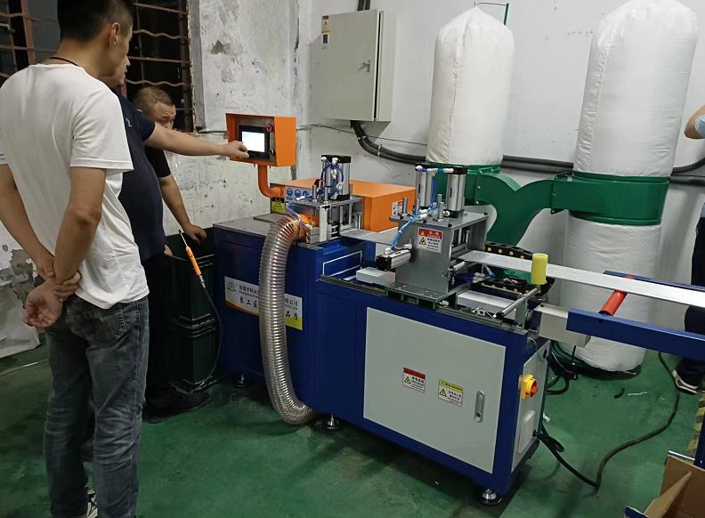 【蘇州】全自動(dòng)切鋁機(jī)SDY-Q350上午咨詢，晚上抵達(dá)客戶車間投入工作